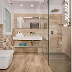 Provenza 12&4, Emma Villa *