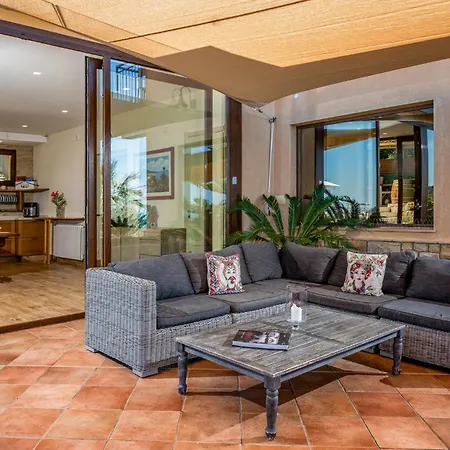 فيلة Provenza 12&4, Emma تْشيفالو