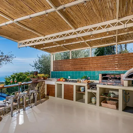 Provenza 12&4, Emma تْشيفالو