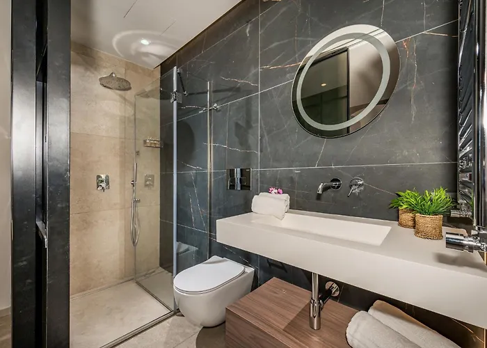 Provenza 12&4, Emma Villa