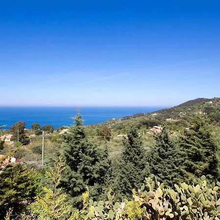 Villa Provenza 12&4, Emma Cefalu