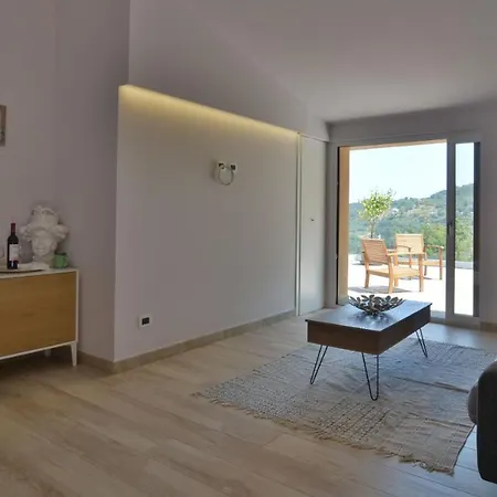 Villa Provenza 12&4, Emma Cefalu