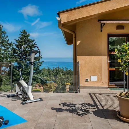 Provenza 12&4, Emma Villa *