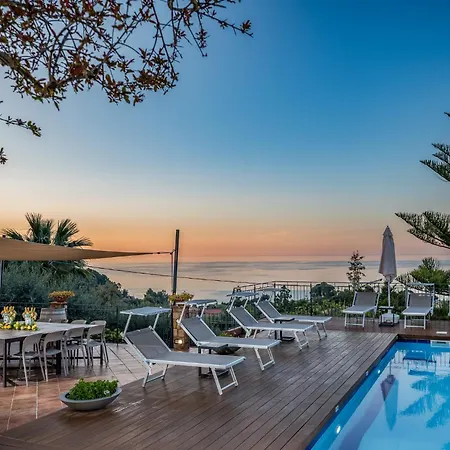 Provenza 12&4, Emma Βίλα