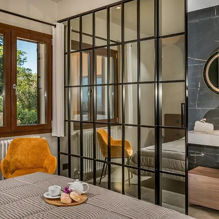 Provenza 12&4, Emma Villa *