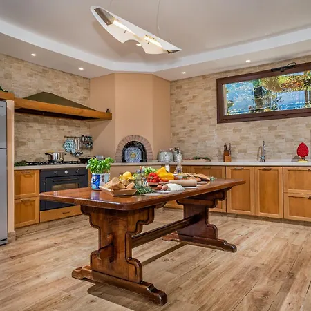 Βίλα Provenza 12&4, Emma *