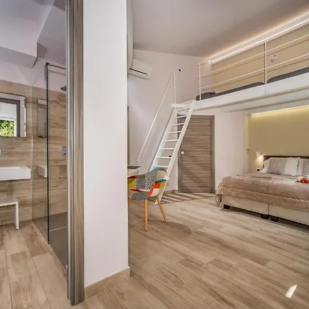 Villa Provenza 12&4, Emma Cefalu