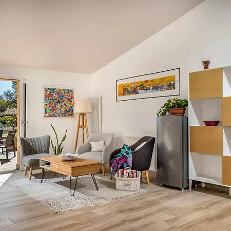 Villa Provenza 12&4, Emma