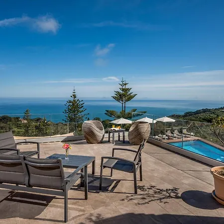 Provenza 12&4, Emma Villa *