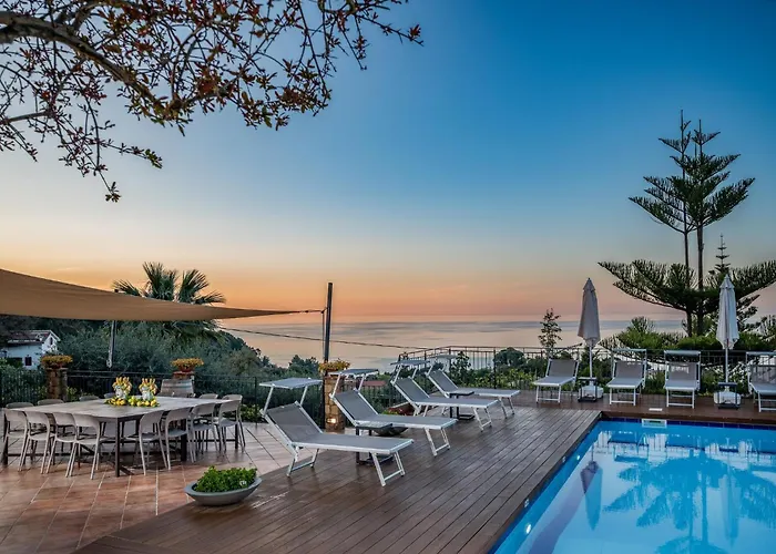 Provenza 12&4, Emma Villa