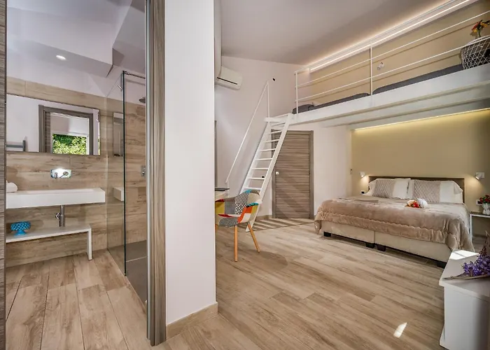 Villa Provenza 12&4, Emma Cefalu