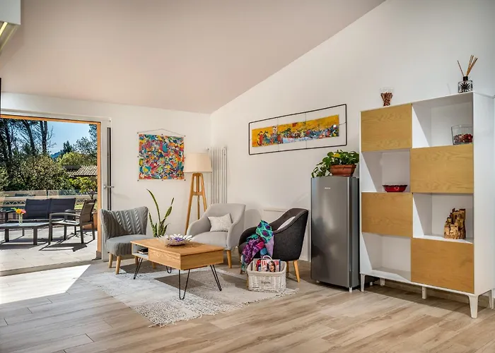 Villa Provenza 12&4, Emma