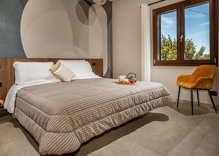 Villa Provenza 12&4, Emma Cefalu