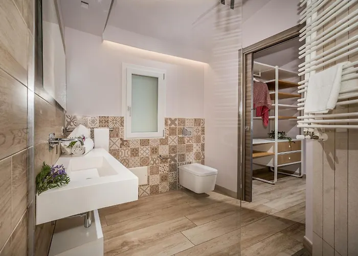 Villa Provenza 12&4, Emma *